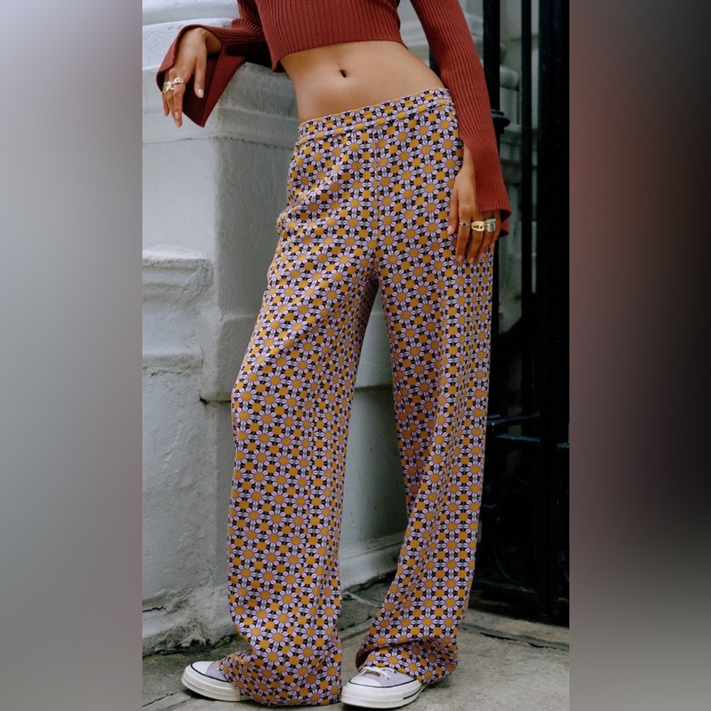 Urban Outfitters Colette Pull-On Wide Leg Trouser Pants Large Daisy Floral